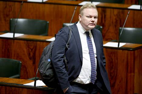 Nykyisin maatalousministerinä toimiva Antti Kurvinen (kesk) toimi aiemmin tekijänoikeusasioista vastaavana tiede- ja kulttuuriministerinä.