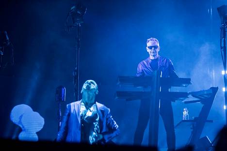 Andy Fletcher (oik.) ja Depeche Mode esiintyivät Helsingin Hartwall-areenalla helmikuussa 2018.