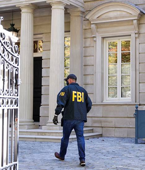 An FBI agent from the U.S. Federal Police participated in a raid on Oleg Deripaska's apartment in Washington on Tuesday.