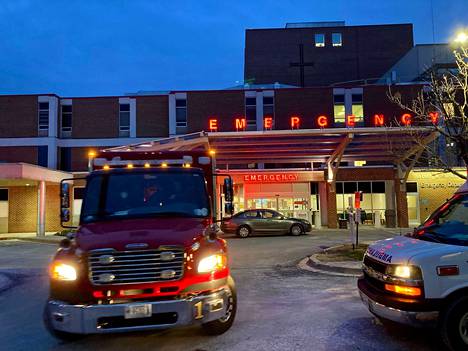 Ambulansseja Marylandin osavaltion Townsonissa viime viikon perjantaina. Maryland on yksi osavaltioista, joihin on julistettu koronaepidemian vuoksi hätätila. 