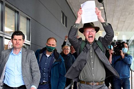 Maan ystävät -ympäristöjärjestön Hollannin-osaston johtaja Donald Pols iloitsi oikeudessa keskiviikkona. 