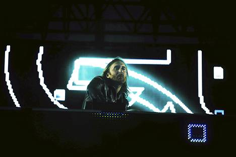 Elokuiselle Weekend-festivaalille ei ole ainakaan vielä toistaiseksi kiinnitetty yhtään naisartistia. Vuonna 2013 festivaalia tähditti David Guetta.