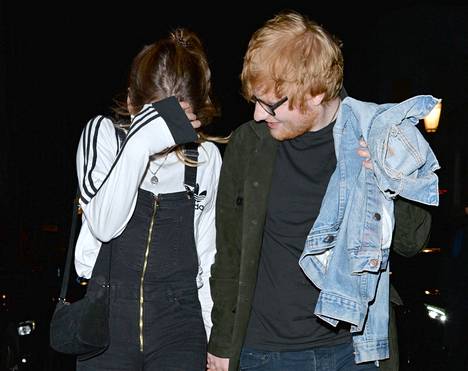 Ed Sheeran kuvattiin Cherry Seabornin seurassa Lontoossa marraskuussa 2017.
