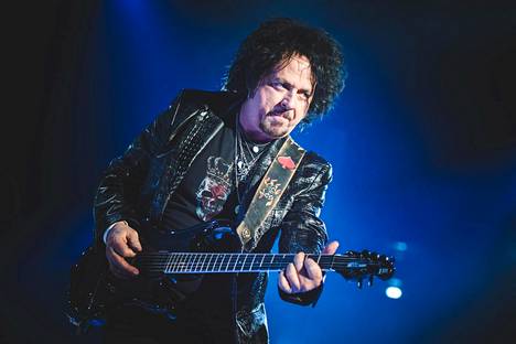 Steve Lukather on soittanut Totossa yli 40 vuoden ajan. Kuvassa Lukather esiintyy Toton kanssa Milanossa viime keväänä.