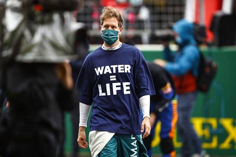 Aston Martinilla ajava Sebastian Vettel ei pelkää ottaa kantaa epäkohtiin. Vettel pukeutui Turkin gp:ssä paitaan, jossa oli teksti ”water = life” eli vesi on elämä.