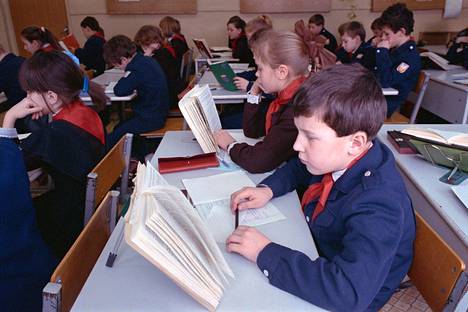 Neuvostoliittolainen koululuokka vuonna 1989. 