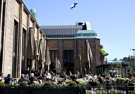 Myös Helsingissä saatiin nauttia aurinkoisesta ja lämpimästä perjantaista.