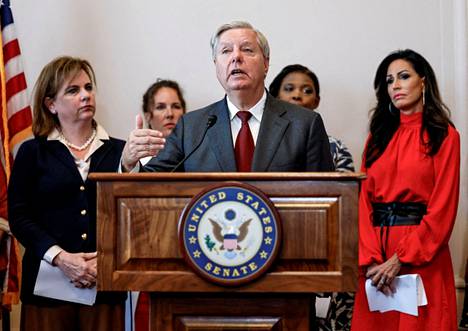 Yhdysvaltalainen senaattori Lindsey Graham esitteli uuden kansallisen aborttioikeuden rajoittamislain tiistaina maan pääkaupungissa Washingtonissa. 