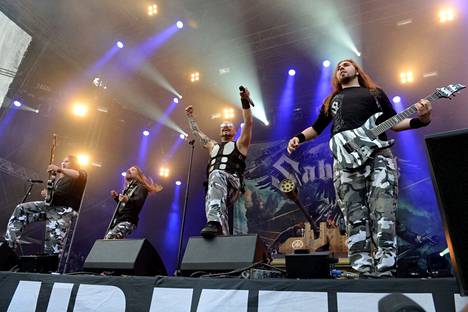 Sabaton esiintyi Tuskassa kesällä 2015.