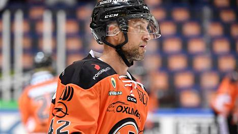Jääkiekko | Liigajumbo HPK hankki kokemusta Mestiksestä – maalivahti Emil Larmi palaa Pittsburgh Penguinsin organisaatioon