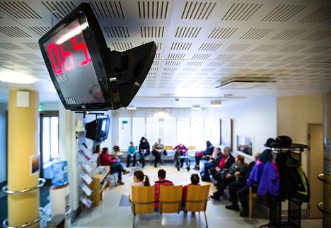 Asiakkaat odottivat pääsyä vastaanotolle Pieksämäen sairaalan päivystyksessä.