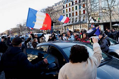 Protesters on the Champs-Élysée in Paris on Saturday on behalf of a “freedom convoy” against French corona restrictions.