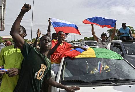 Junta supporters waved Russian flags in Niamey, Niger, on Sunday.