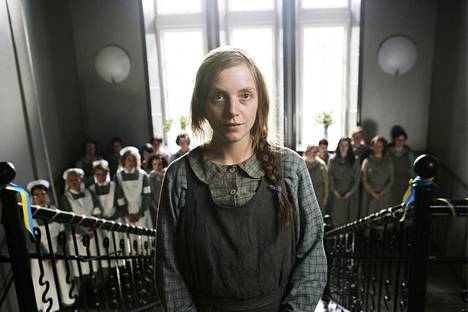 Gertrudia esittää Julia Högberg.