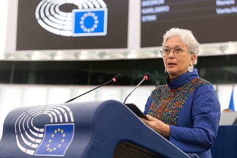 Latvialainen meppi Sandra Kalniete puhui Euroopan parlamentissa lokakuussa.