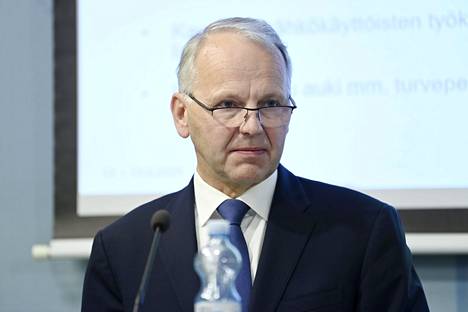 Maatalousministeri Jari Leppä kuvattuna Helsingissä syyskuussa vuonna 2021.
