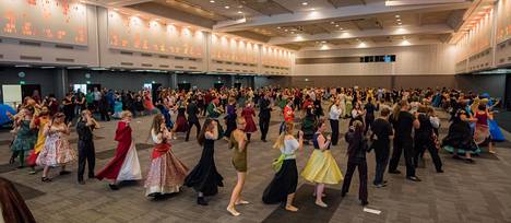 Helsingissä järjestetään viikonloppuna roolipelitapahtuma Ropecon, jossa pääsee tanssimaan fiktionaalisen historian askelissa