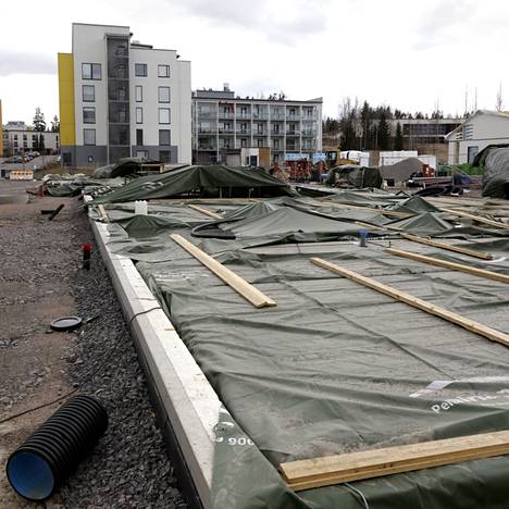 Rakennusvalvonta pysäytti kohteen rakentamisen viime lokakuussa Vantaan Asolassa. VAV:n piikkiin jäivät vajaan kolmen miljoonan euron kustannukset.