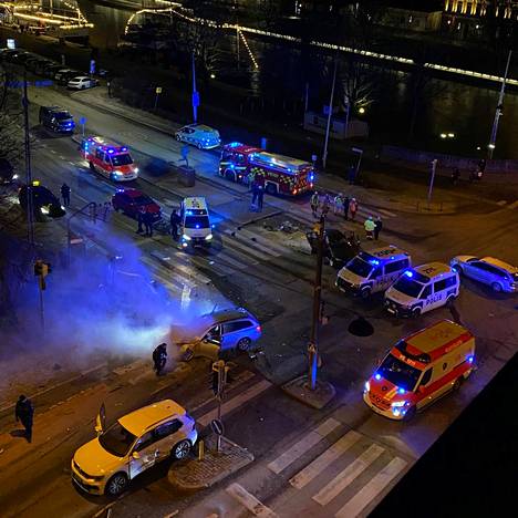 Takaa-ajo johti usean auton kolariin Turun keskustassa perjantai-iltana.