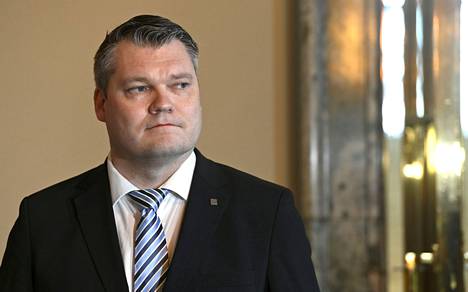 Puolustusministeriksi hiljattain noussut Mikko Savola (kesk) kuvattiin eduskunnan Valtiosalissa Helsingissä 15. joulukuuta 2022. 