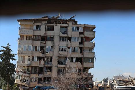 Maanjäristyksessä tuhoutunut rakennus Hatayssa Turkissa.