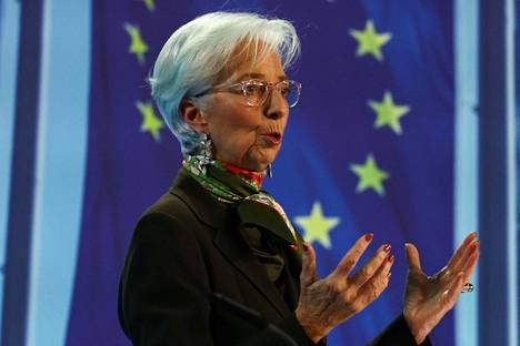 Euroopan keskuspankin pääjohtaja Christine Lagarde torstaina Frankfurtissa pidetyssä lehdistötilaisuudessa.