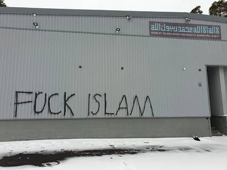 Muslimien rukoushuone joutui vahingonteon kohteeksi Helsingin Mellunmäessä  - Kaupunki 