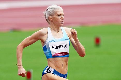Sara Kuivisto juoksu Tokion olympialaisten 800 metrin alkuerissä uuden Suomen ennätyksen 2.00,15.