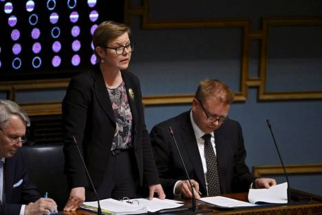 Sisäministeri Krista Mikkonen kyselytunnilla torstaina.
