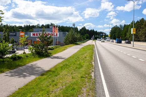Vantaan poliitikot ovat olleet erimielisiä siitä, minne Porttipuistossa voisi sijoittaa ruokakaupan. Entinen Kodin Anttilan rakennus siirtyi HOK-Elannon haltuun pari vuotta sitten.