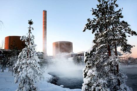 Fortum päättää tänä vuonna, hakeeko se jatkolupia Loviisan ydinvoimalan kahdelle reaktorille. Kuvassa Loviisan ydinvoimala talvella 2010.