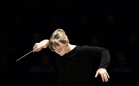 Susanna Mälkki on aikamme merkittävimpiä kapellimestareita ja Helsingin kaupunginorkesterin historian ensimmäinen nainen ylikapellimestarina.