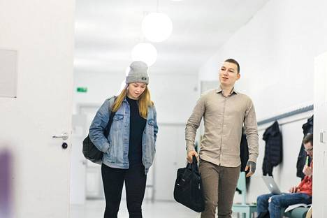 Kuopion Lyseon lukiossa opiskelevat Marianne Vihelä ja Henri Toivanen ovat kiinnostuneita mahdollisuudesta suorittaa yliopistokursseja jo lukioaikana. Toivasta kiinnostavat psykologian kurssit, Vihelää matemaattis-luonnontieteellisen, lääketieteen ja kauppatieteen kurssit.