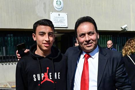 Luokkatoverinsa bussikaappaajalta pelastaneelle 13-vuotiaalle pojalle myönnetään Italian kansalaisuus