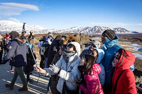 Singaporelainen Shirley Wee otti kuvan matkaseurueestaan Islannin Thingvellirissä.
