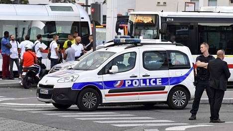 Ranskassa yksi ihminen on kuollut ja yhdeksän haavoittunut veitsihyökkäyksessä
