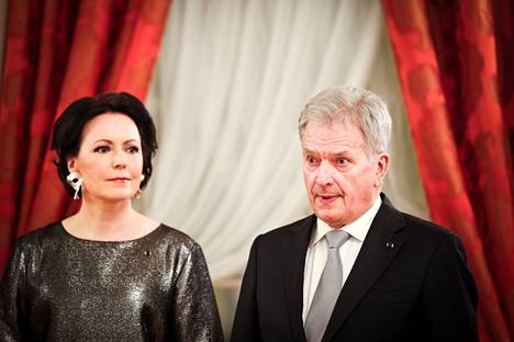 Tasavallan presidentti Sauli Niinistö HS:n haastattelussa. Vasemmalla puoliso Jenni Haukio. 