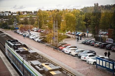 Tikkurilan liityntäpysäköintialue on yksi Vantaan suosituimmista pysäköintipaikoista.