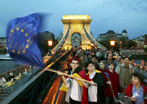 Budapestissä juhlittiin Unkarin liittymistä Euroopan unioniin 1. toukokuuta 2014. Tuona päivänä toteutui niin sanottu Big Bang, kun EU sai kymmenen uutta jäsenmaata.