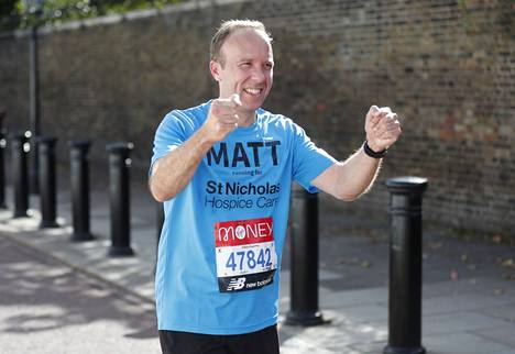 Brittipoliitikko Matt Hancock osallistui Lontoon maratonille lokakuussa 2021. Parhaillaan hän osallistuu tositelevisiosarjakilpailuun Australian viidakossa. 