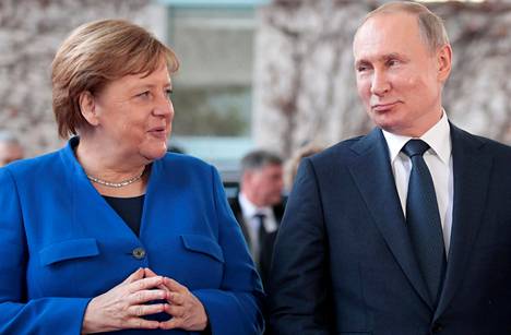 Saksan liittokansleri Angela Merkel ja Venäjän presidentti Vladimir Putin vuonna 2020 huippukokouksessa Saksassa.