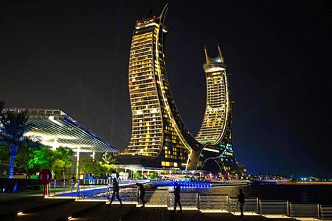 Katara Towers kohoaa yli 200 metrin korkeuteen.