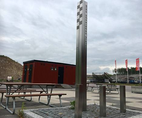 Teräksestä tehty Paalupaikka-pylväs on nykyisin Vantaan vauhtikeskuksessa.