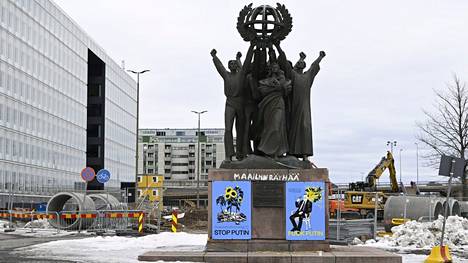 Moskovan kaupungin Helsingille lahjoittama Maailman rauha -patsas on töhritty Ukrainan tapahtumien jälkeen.