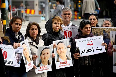 Iranissa vangitun tutkijan Ahmadreza Djalalin vapauttamista vaadittiin mielenosoituksessa Tukholmassa 14. toukokuuta 2022.