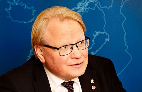 Ruotsi syventää Nato-yhteistyötä muttei ole kiinnostunut jäsenyydestä, sanoi Ruotsin puolustusministeri Peter Hultqvist maanantaina.