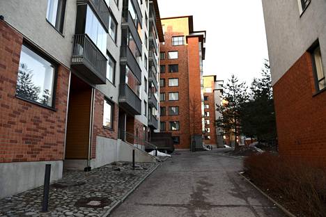 Äidin ja kouluikäisen pojan kuolemat tapahtuivat Helsingin Latokartanossa. 