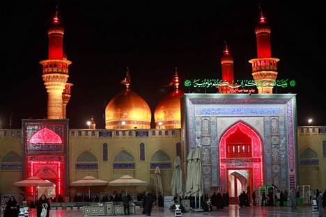 Imaami Musa al-Kadhimin pyhäkkö loisti Ramadanin rukousyön kunniaksi juhlavalaistuksessa torstain vastaisena yönä Bagdadissa.