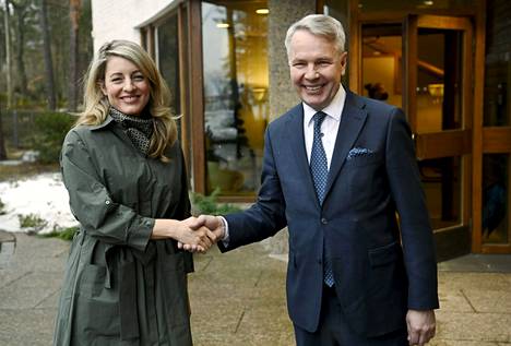 Kanadan ulkoministeri Mélanie Joly ja ulkoministeri Pekka Haavisto (vihr) tapasivat maanantaina Helsingissä.