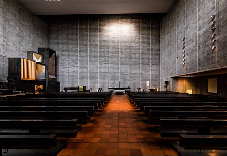 Aarno Ruusuvuoren suunnittelema kirkko on rakennettu vuonna 1965. Edellinen laajempi peruskorjaus ja rakennuksen laajennus on tehty vuonna 1992.